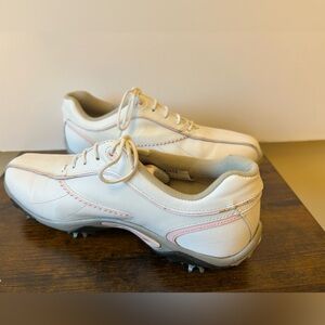 Ladies FootJoy Golf Shoes Size 8 Med white & pink. In great condition.